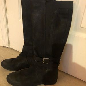 Black Leather boots with low heel